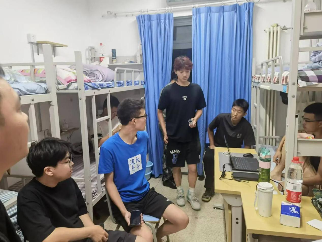 同题参见此次走访旨在与新生交流入学以