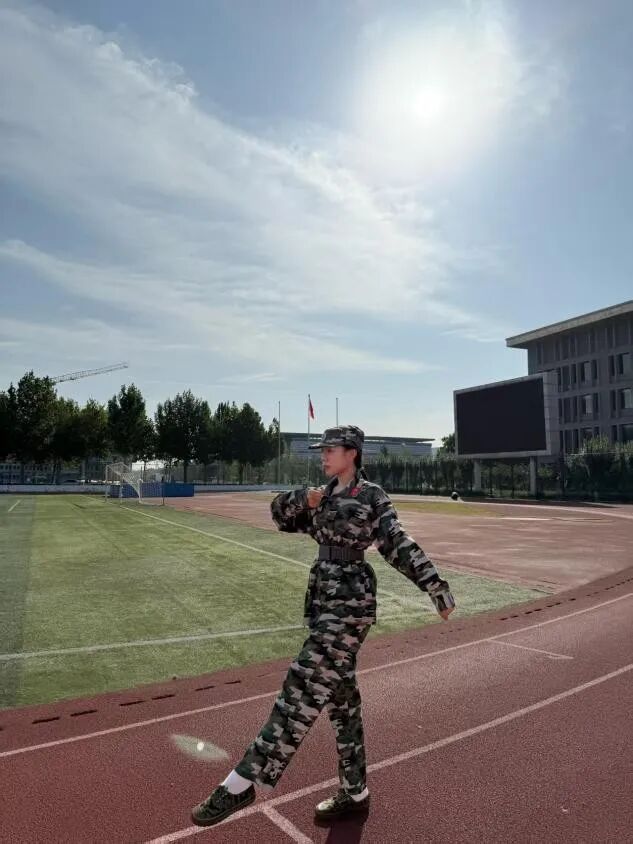 奏唱国歌仪式的完成